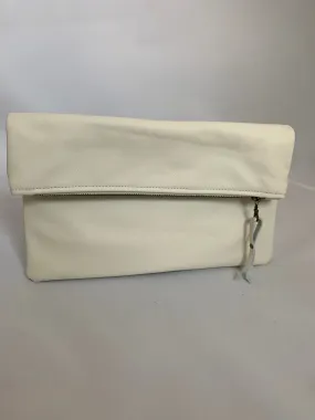 Maggie in cream leather