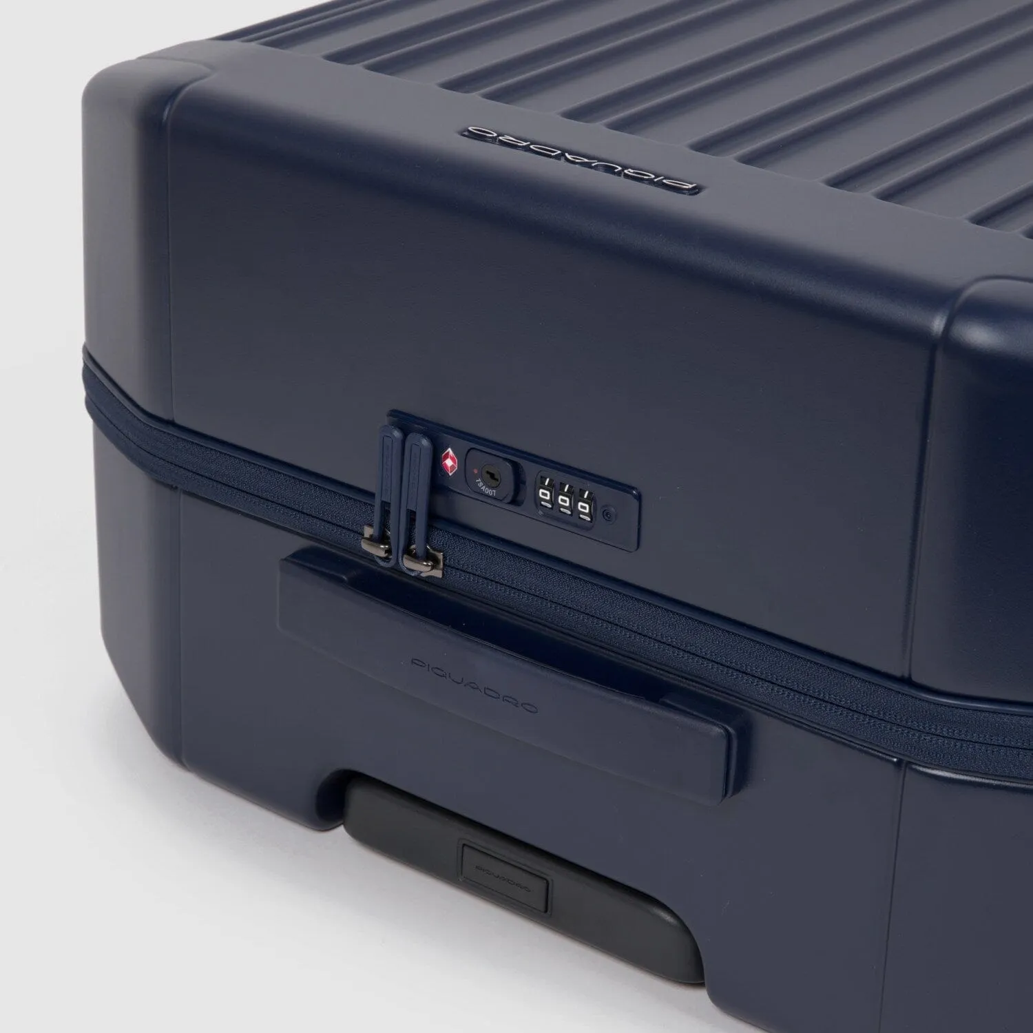 Piquadro Pq-Light 69Cm Hardcase 4 Double Wheel Medium Check-In Trolley Matt Blue - Bv4427Pql/Bluo